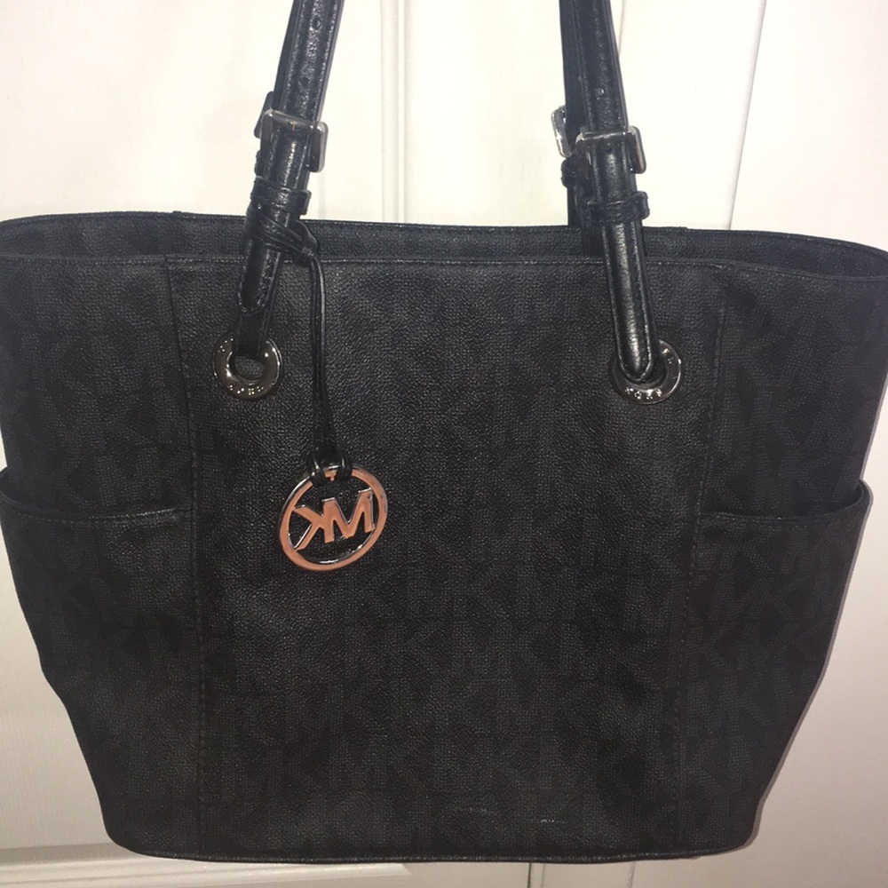 MK JET SET SIGNATURE TOTE BLACK LEATHER